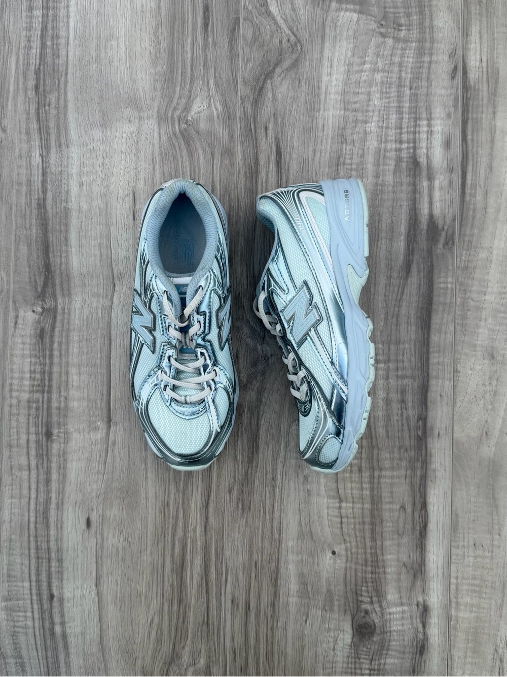 New Balance 740 Girl’s Grade School silver & blue sneakers